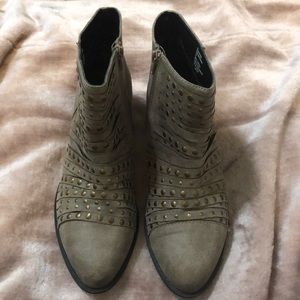 White mountain boots